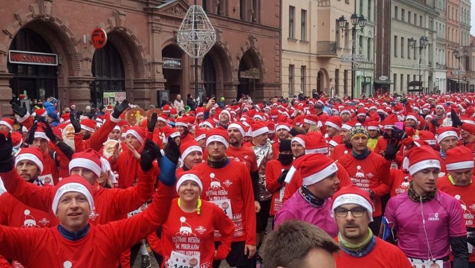 Biegają, pomagają! Mikołaje w niedziele opanowały Toruń!/fot. Katarzyna Prętkowska