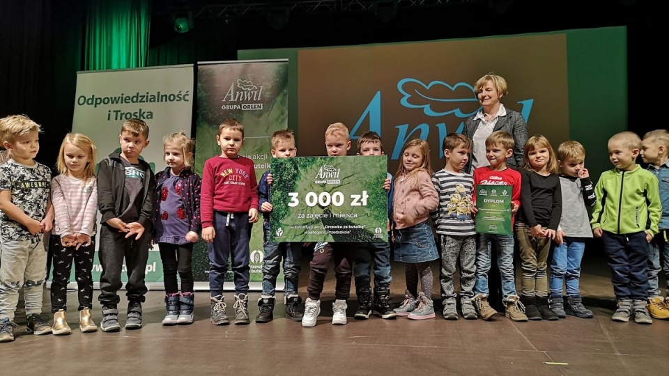 Jedni z laureatów akcji „Drzewko za butelkę"./fot. Agnieszka Marszał