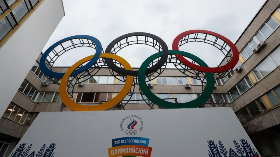 Rosyjscy sportowcy nie będą mogli wystartować na letnich IO 2020 i zimowych IO 2022 pod swoją narodową flagą. Fot. PAP/EPA/YURI KOCHETKOV