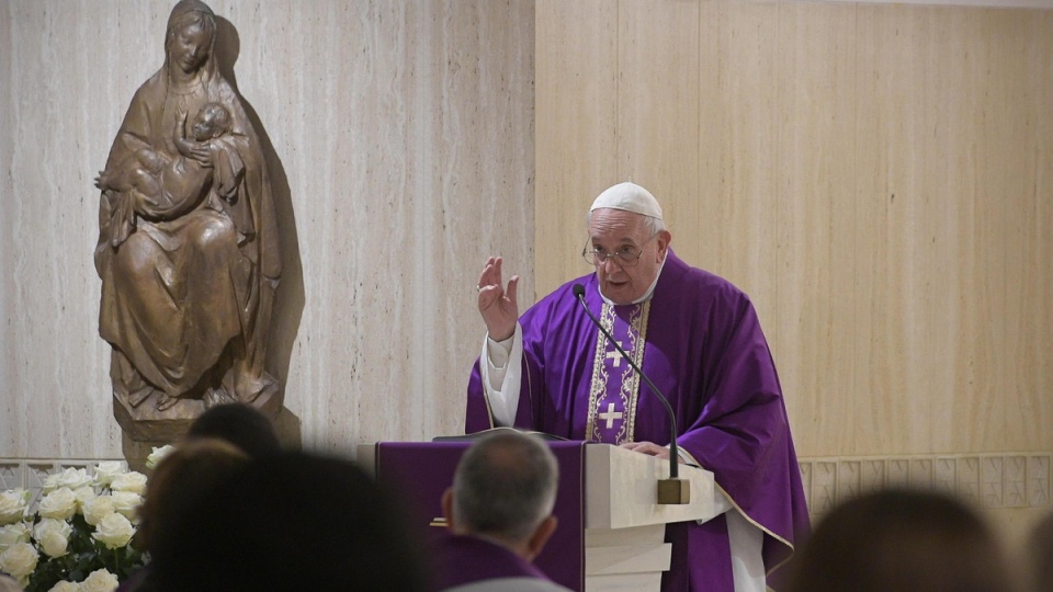 Papież Franciszek odprawia Mszę św. w Domu Św. Marty/fot. PAP/EPA/VATICAN MEDIA HANDOUT
