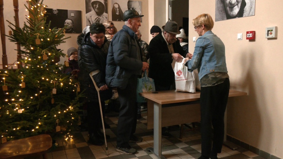 12 ton żywności, prawie 1500 paczek - tyle darów trafiło do potrzebujących w Diecezji Bydgoskiej./fot. Janusz Wiertel