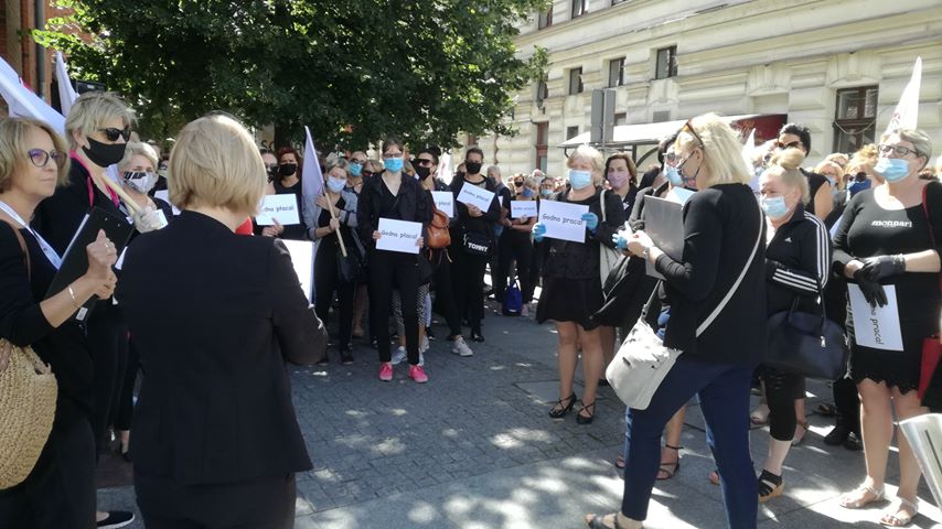 Protest pracowników administracji i obsługi w toruńskiej oświacie/fot. Michał Zaręba