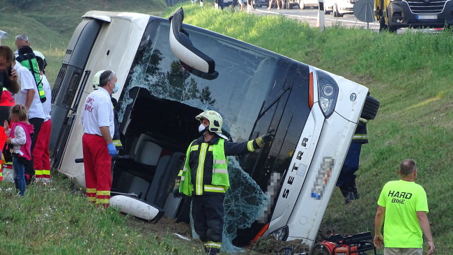 W wypadku polskiego autokaru na Węgrzech zginęła jedna osoba zginęła, a 34 zostały ranne. Fot. PAP/EPA