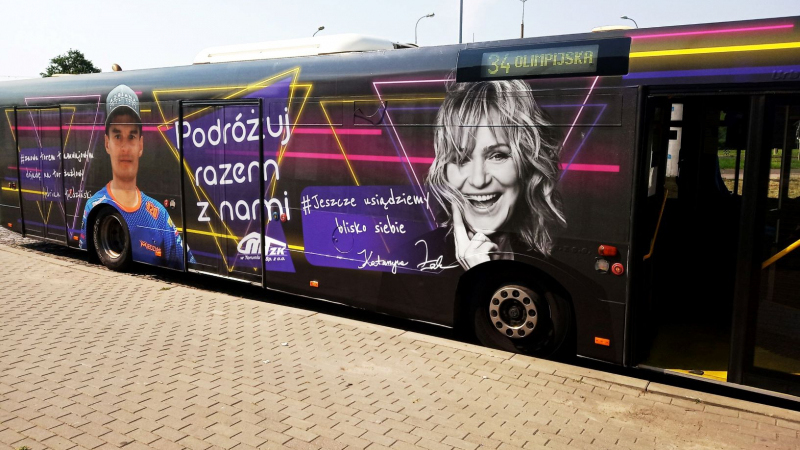Na trasę wyjechał pierwszy autobus wspierający akcję. „Podróżuj razem z nami”. Fot. www.torun.pl