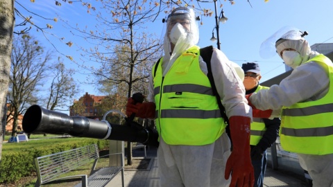 Dezynfekcja prowadzona jest metodą zamgławiania. Fot. Sławomir Kowalski/Torun.pl