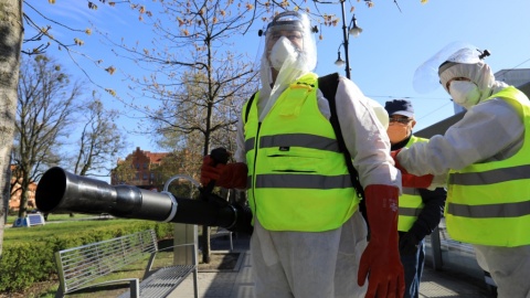 Dezynfekcja prowadzona jest metodą zamgławiania. Fot. Sławomir Kowalski/Torun.pl