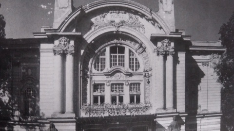 Słowem i obrazem poznajemy historię „Teatru w Toruniu 1904-1944”. Fot. materiały z książki