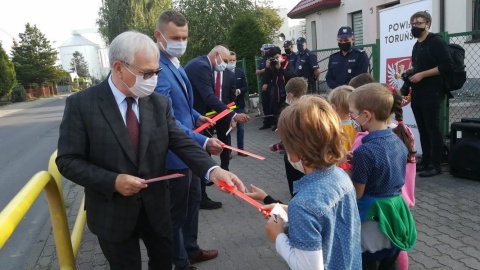 W Chełmży przy ul. Wyszyńskiego uruchomiono sygnalizację świetlną wraz z fotokomórką – radarem. Fot. Nadesłana