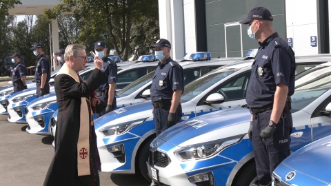 24 nowe samochody osobowe zostały przekazane kujawsko-pomorskim policjantom. Trafiły one do 19 komend miejskich i powiatowych w regionie. Fot. JW