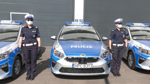 24 nowe samochody osobowe zostały przekazane kujawsko-pomorskim policjantom. Trafiły one do 19 komend miejskich i powiatowych w regionie. Fot. JW