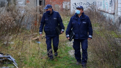 Dzielnicowi z bydgoskiego Śródmieścia skontrolowali miejsca, w których mogą przebywać osoby bezdomne/fot. materiały policji
