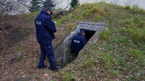 Dzielnicowi z bydgoskiego Śródmieścia skontrolowali miejsca, w których mogą przebywać osoby bezdomne/fot. materiały policji