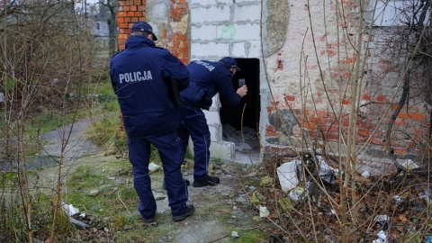 Dzielnicowi z bydgoskiego Śródmieścia skontrolowali miejsca, w których mogą przebywać osoby bezdomne/fot. materiały policji