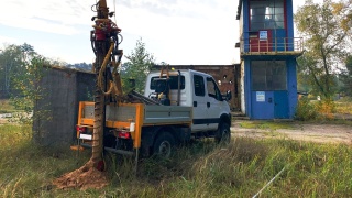 Odwierty pod studnie i stanowiska pomiarowe. 1. etap oczyszczenia terenów pozachemowskch w Bydgoszczy