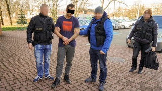 Zatrzymani na A1 w sprawie napadów na sklepy usłyszeli zarzuty [zdjęcia]