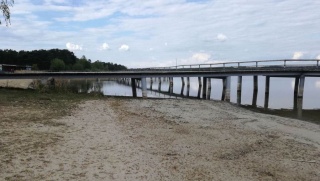 Tu latem plażują setki bydgoszczan. Kąpielisko prawie wyschło [zdjęcia]