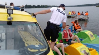 Dziesięć mandatów dla studentów, którzy pijani pływali po Zalewie Koronowskim