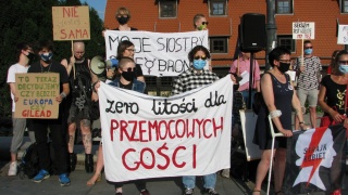 W Bydgoszczy protest przeciwko wypowiedzeniu konwencji stambulskiej [wideo]