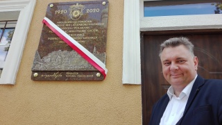 Odsłonięto tablicę pamiątkową w Fordonie. Komu jest poświęcona [wideo]