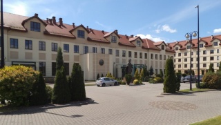 Uczelnia założona przez ojca Rydzyka musi zapłacić za nieprzyjęcie na studia