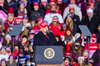Donald Trump czy Joe Biden Rozpoczęły się wybory prezydenckie w USA
