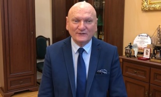 Prezydent czyta bajkę o Duszku i piernikach. Toruń pomaga noworodkom [wideo]