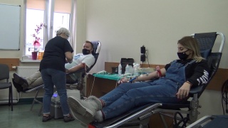 Niektórzy oddali nawet 20 litrów. Krew lała się w straży miejskiej [wideo]