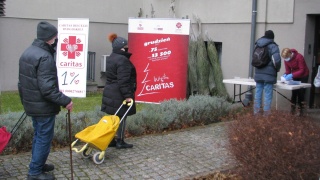 Wigilii miejskiej nie będzie, ale są świąteczne prezenty. Dary od Caritas