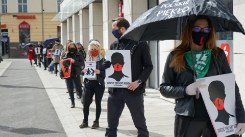 Samochodowy Ogólnopolski Strajk Kobiet. Przeciw projektowi zaostrzenia prawa antyaborcyjnego