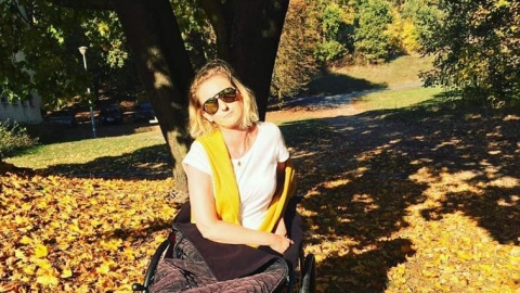 Niepełnosprawna malarka wyrzucona z bydgoskiej fundacji. Bo nie chciała wspierać PO