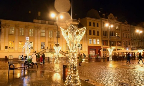 Świąteczne iluminacje rozświetlą Bydgoszcz. Tylko jarmarku nie będzie