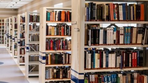 Pogotowie książkowe. Bydgoska księgarnia pomaga w wyborze i dowozi towar