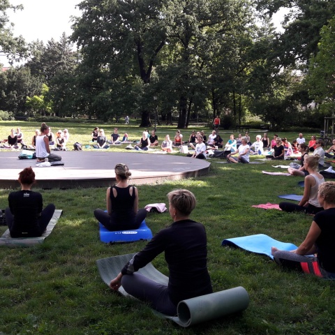 Sobotnia joga w parku. Tak jest w Bydgoszczy