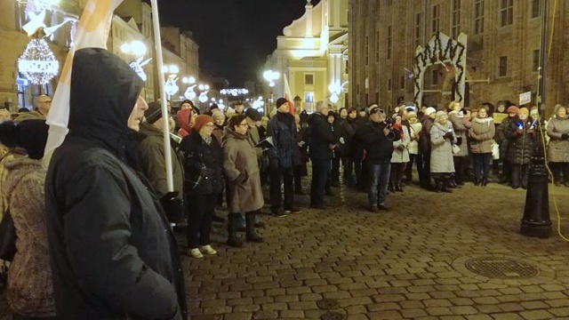 Protest przeciwko nowelizacji ustaw sądowych. Pod pomnikiem Kopernika w Toruniu