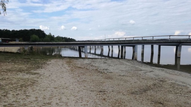 Tu latem plażują setki bydgoszczan. Kąpielisko prawie wyschło [zdjęcia]