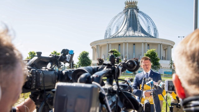 Hołownia: nie mogę patrzeć na Polskę, w której Kościół katolicki staje się przybudówką PiS