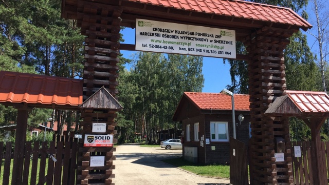 Jest ich mniej niż zazwyczaj, ale bawią się równie dobrze Kto Harcerze na obozie