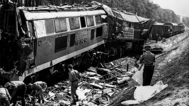 40. rocznica katastrofy kolejowej pod Otłoczynem. Zginęło wtedy 67 osób [zdjęcia archiwalne]