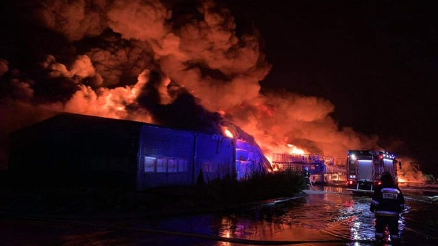 Pożar w Trzeciewcu, paliła się hala produkcyjna