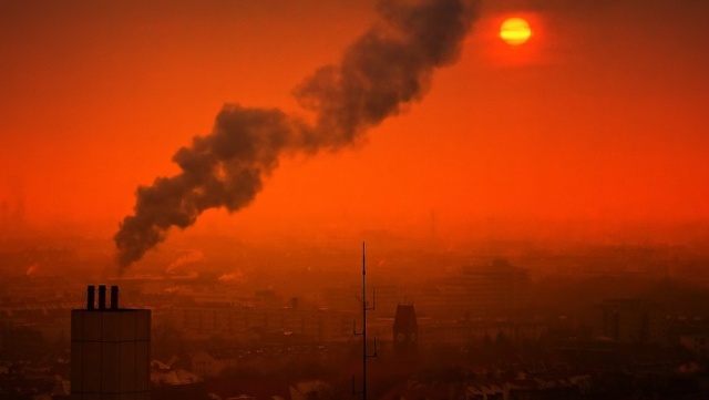 Gorący temat: palenie w piecu odpadami. Strażnicy miejscy są czujni