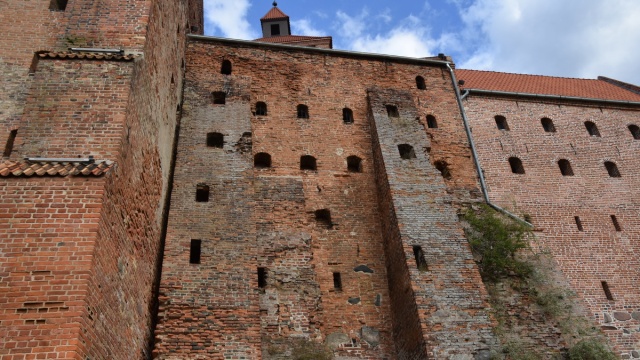 Nowa elewacja i dodatkowe stropy. Remont zabytkowego spichlerza w Grudziądzu