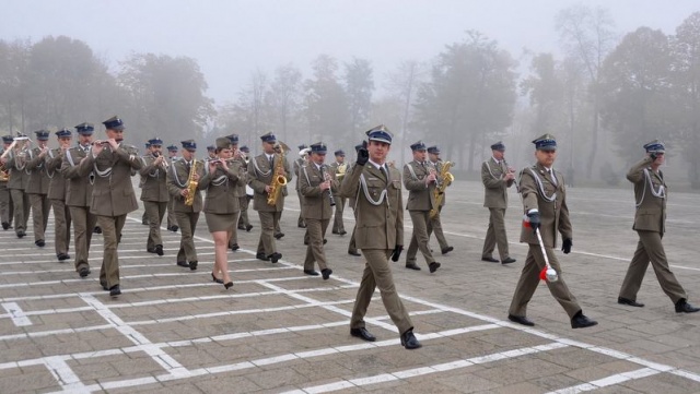 Na żołnierską nutę: bydgoska orkiestra śpiewająco prosi o oddanie osocza