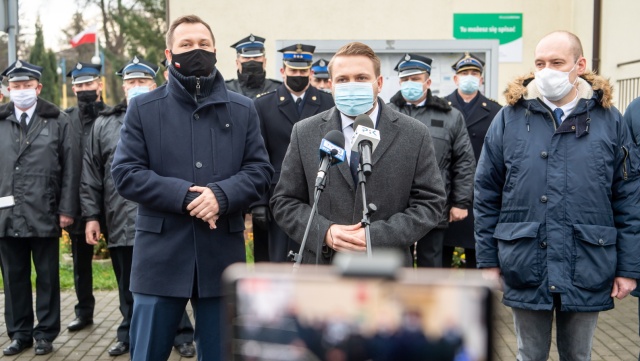 Wiceminister klimatu ws. pożaru w Raciniewie: państwo nie może być nabijane w butelkę