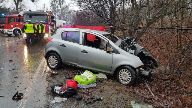 Zderzyła się ze śmieciarką przy ul. Nowotoruńskiej. Kobieta nie żyje