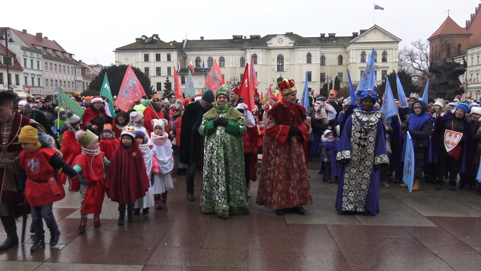 Orszak Trzech Króli na ulicach Bydgoszczy. (jw)