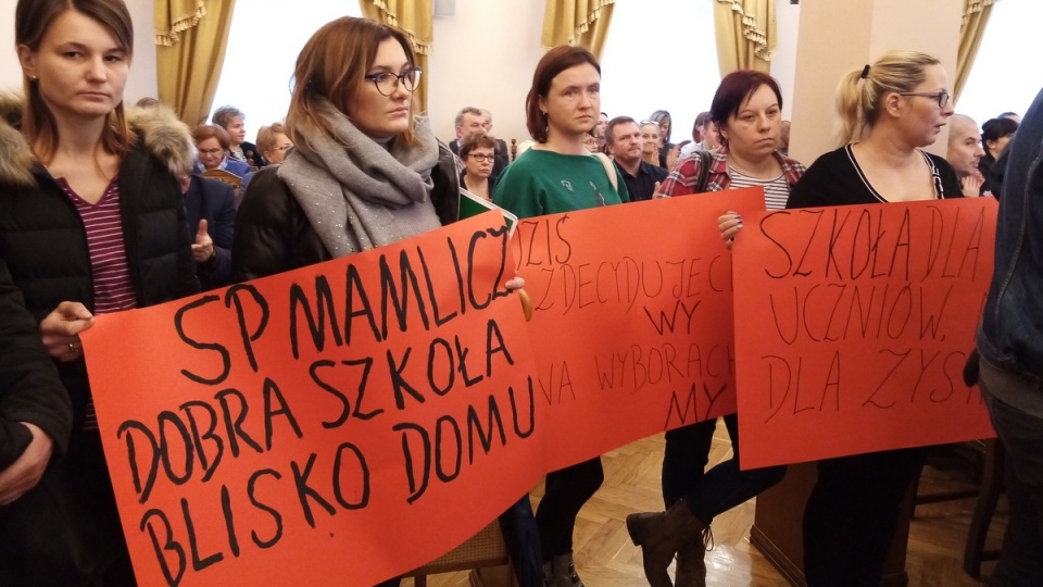 Protest rodziców podczas sesji Rady Miasta w Barcinie/fot. Tomasz Gronet
