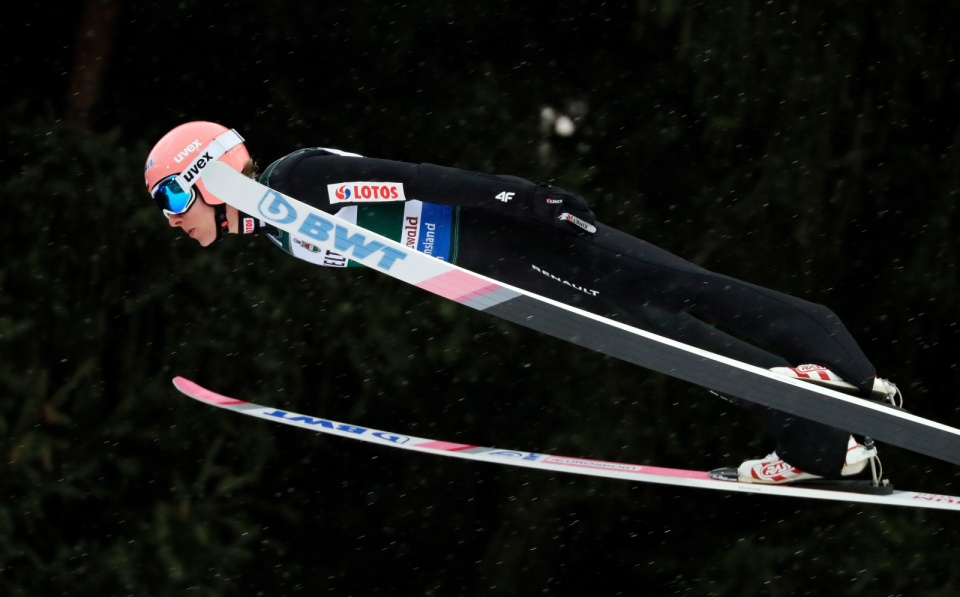 Dawid Kubacki wygrał w niedzielę konkurs Pucharu Świata w skokach narciarskich w Titisee-Neustadt. Fot. PAP/EPA