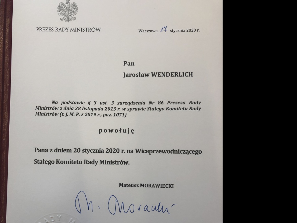 Akt powołania wręczył Przewodniczący Komitetu min. Łukasz Schreiber. Fot. Nadesłana