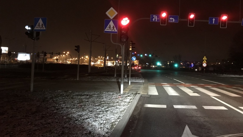 Nowoczesne oświetlenie na przejściach pozwala kierowcom znacznie wcześniej dostrzec pieszych i odpowiednio zareagować. Fot. Archiwum