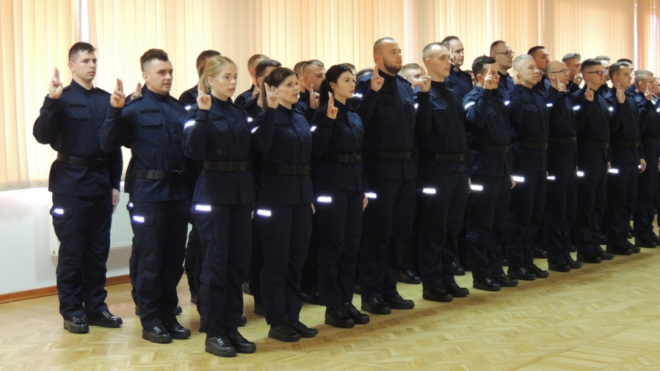 Ślubowanie nowo przyjętych policjantów kujawsko- pomorskich. /fot. Tatiana Adonis